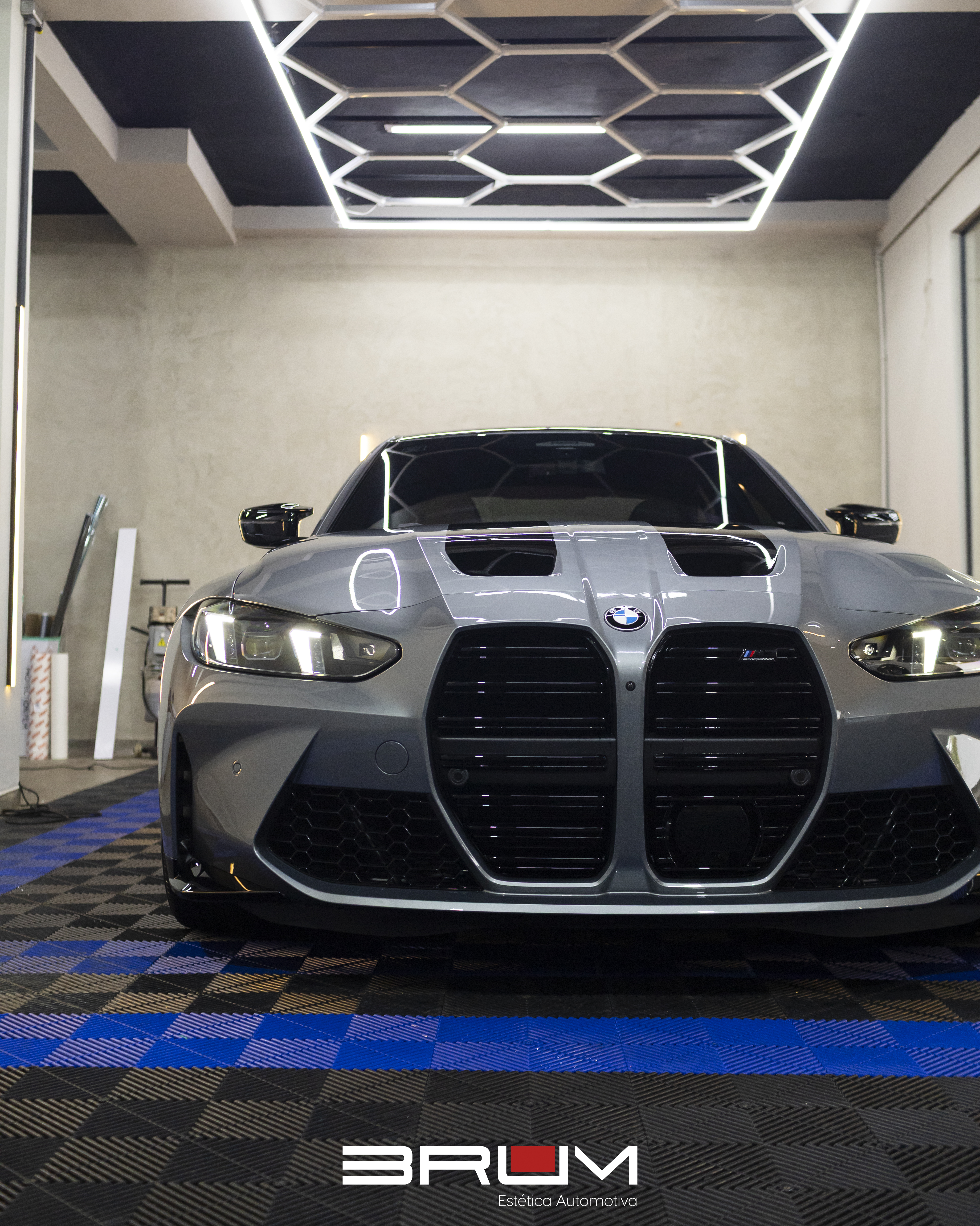 Aplicação de película automotiva